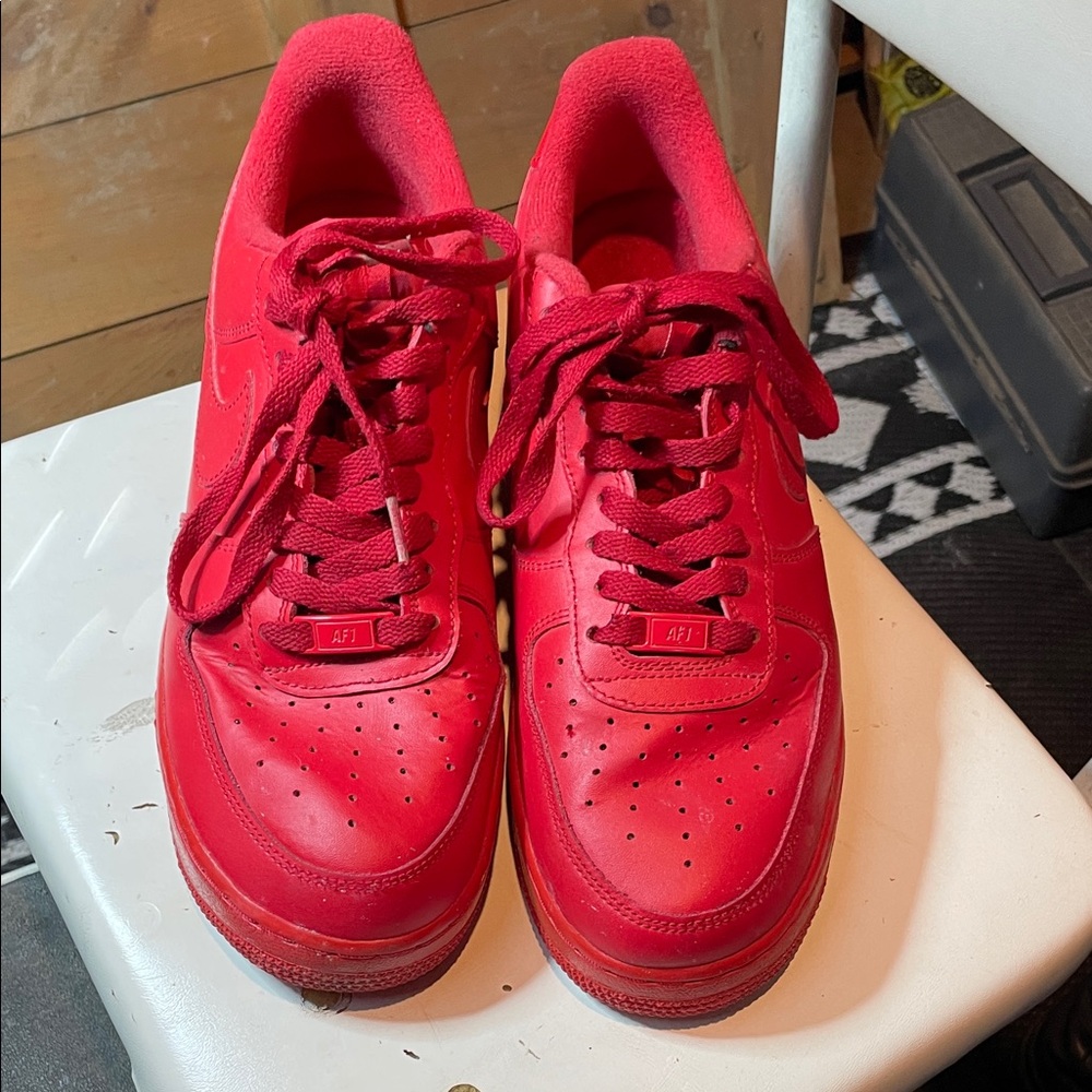 Nike AF-1’s “triple red”